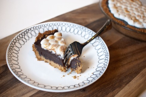Decadent S’mores Pie from freshandfoodie.com @freshandfoodie